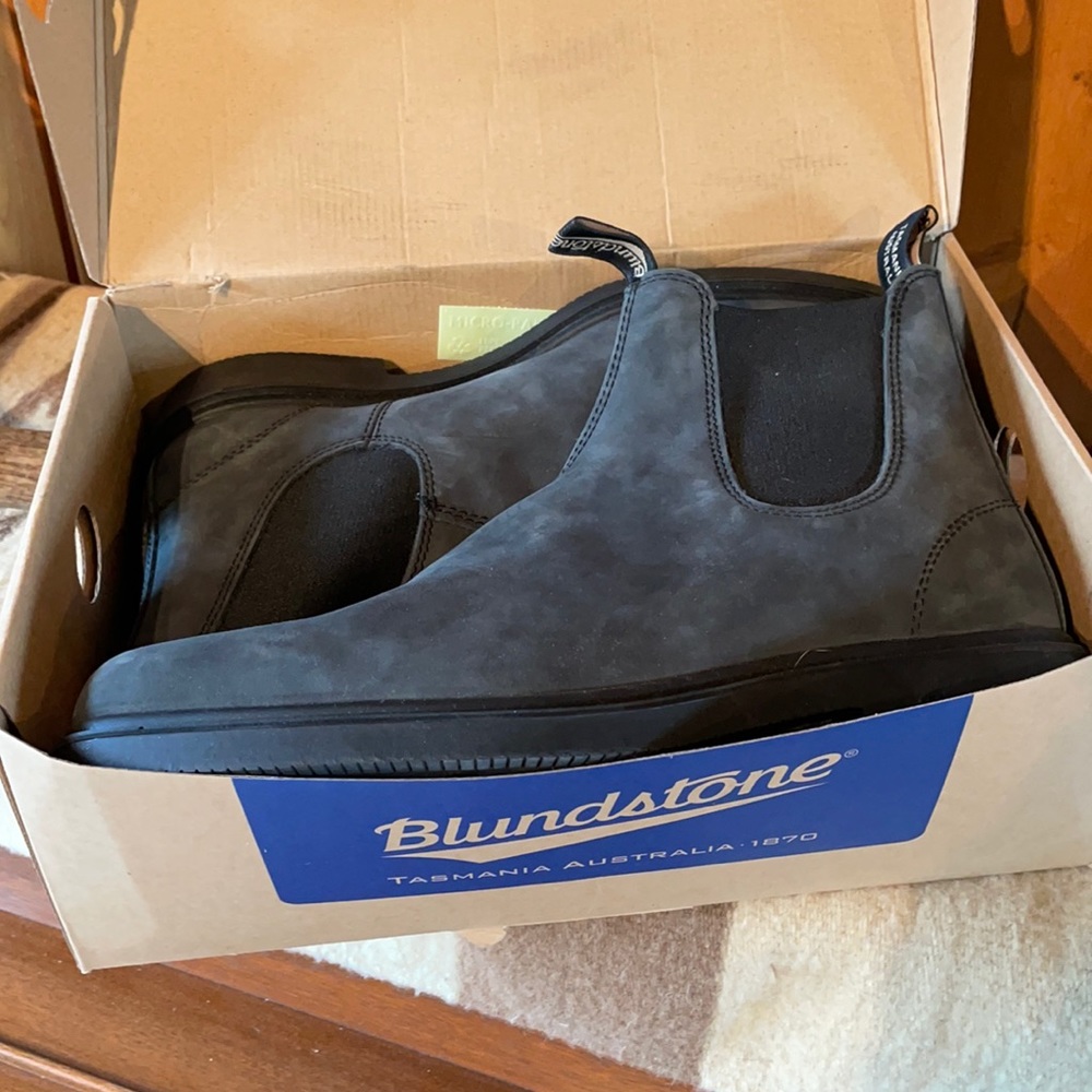 Blundstone 1308 chisel toe dress boots